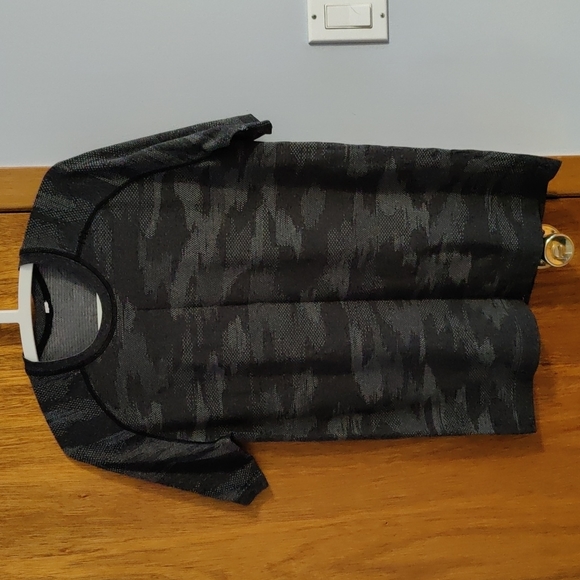 Lululemon metal vent - Picture 1 of 3